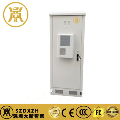 Op maat gemaakte outdoor telecom kast IP55 weerbestendig rack behuizing 42U met sandwich paneel